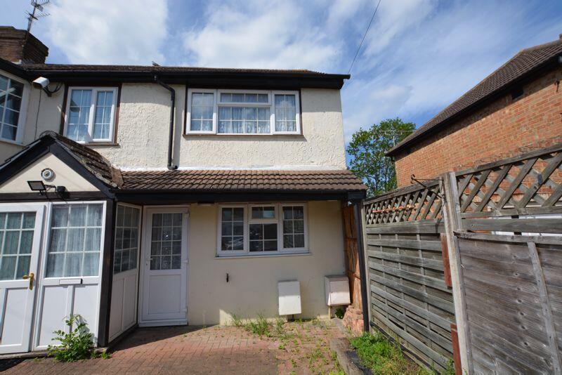 1 bed House (unspecified) for rent in Slough. From Langhams Estate Agents - Slough