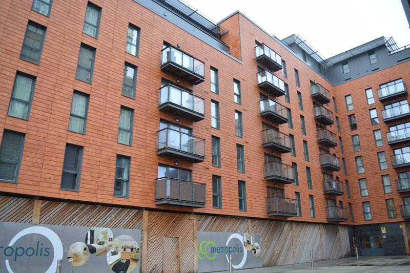 2 bed 1st Floor Flat for rent in Farnham Royal. From Langhams Estate Agents - Slough