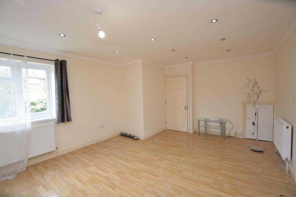 3 bed Semi Detached for rent in Slough. From Langhams Estate Agents - Slough 3 bed Semi Detached for rent in Slough. From Langhams Estate Agents - Slough