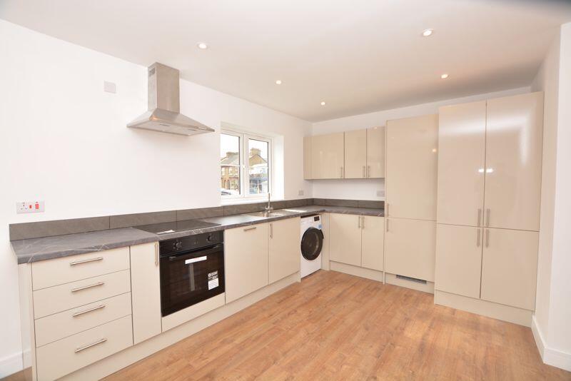 2 bed 1st Floor Flat for rent in Slough. From Langhams Estate Agents - Slough