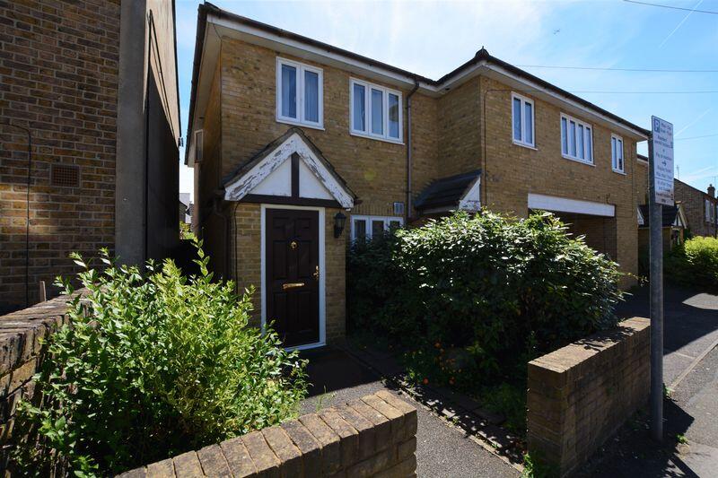 2 bed 1st Floor Flat for rent in Slough. From Langhams Estate Agents - Slough