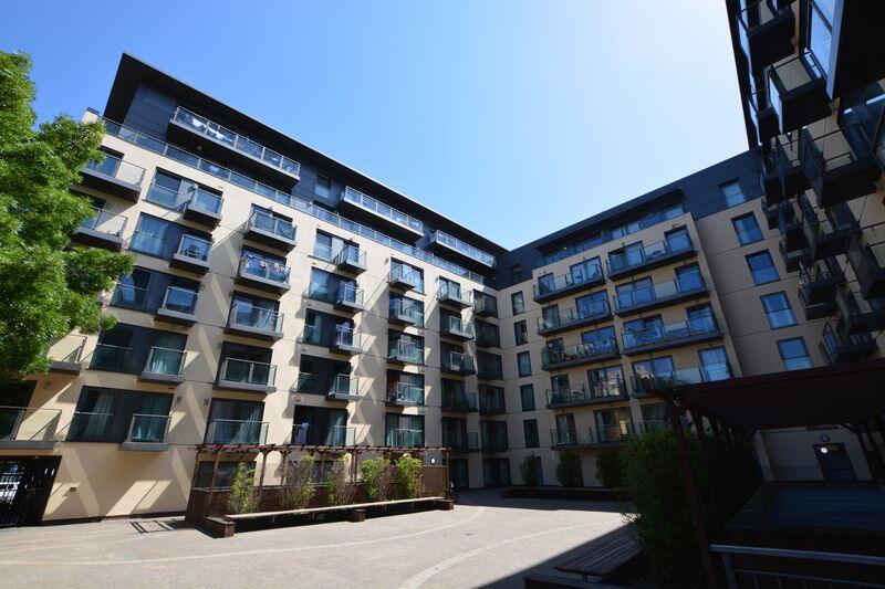 1 bed 1st Floor Flat for rent in Slough. From Langhams Estate Agents - Slough