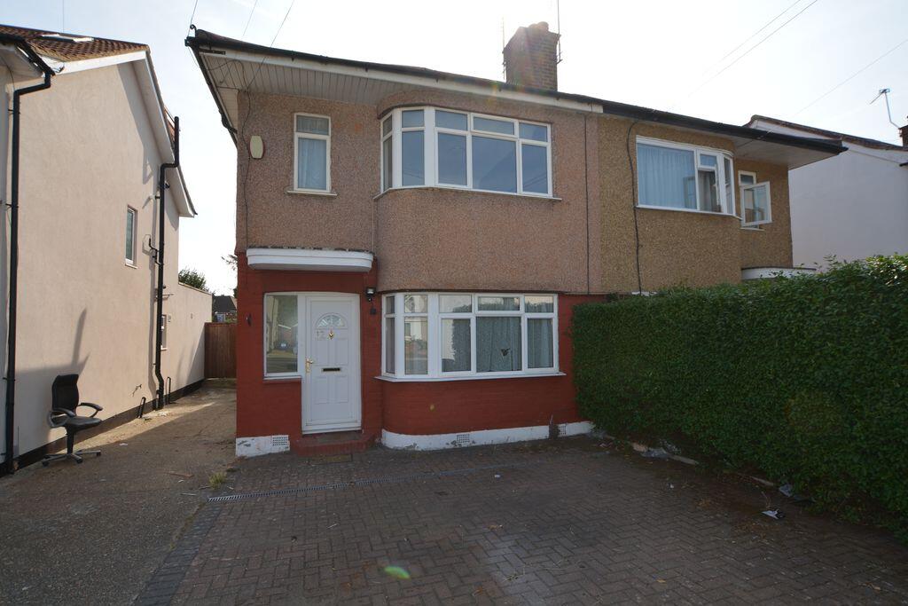 3 bed Semi Detached for rent in Hayes. From Langhams Estate Agents - Slough