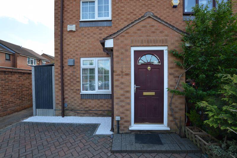 2 bed Semi Detached for rent in Slough. From Langhams Estate Agents - Slough 2 bed Semi Detached for rent in Slough. From Langhams Estate Agents - Slough