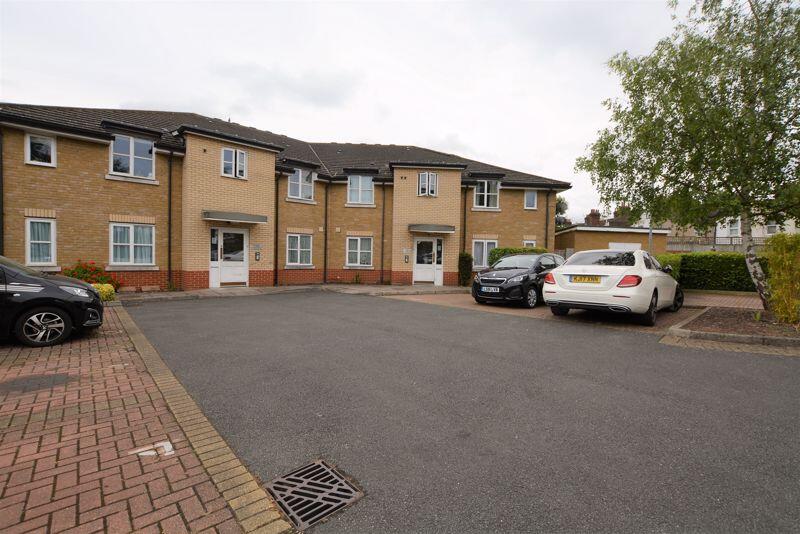 2 bed House (unspecified) for rent in Southall. From Langhams Estate Agents - Slough