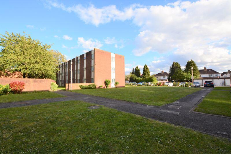 2 bed House (unspecified) for rent in Hounslow. From Langhams Estate Agents - Slough