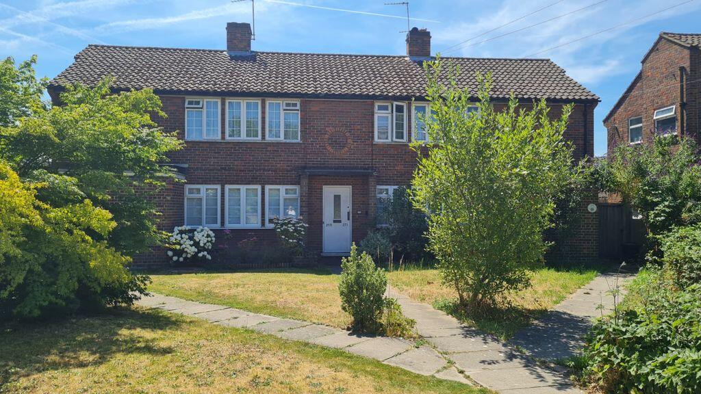 2 bed 1st Floor Flat for rent in Twickenham. From Langhams Estate Agents - Slough