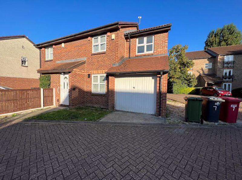 4 bed Semi Detached for rent in Slough. From Langhams Estate Agents - Slough 4 bed Semi Detached for rent in Slough. From Langhams Estate Agents - Slough