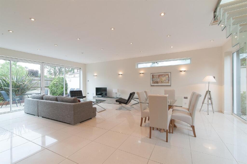 3 bed Detached for rent in Barnes. From Laurent Residential - London 3 bed Detached for rent in Barnes. From Laurent Residential - London