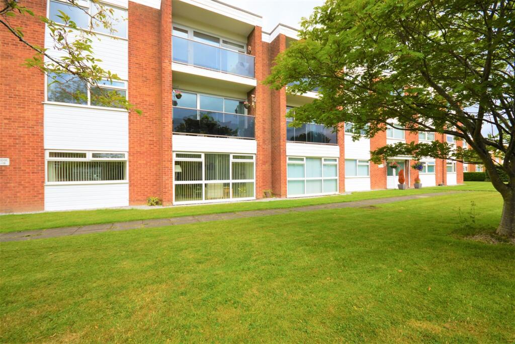 2 bed Apartment for rent in Bramhall. From Gascoigne Halman - Bramhall 2 bed Apartment for rent in Bramhall. From Gascoigne Halman - Bramhall