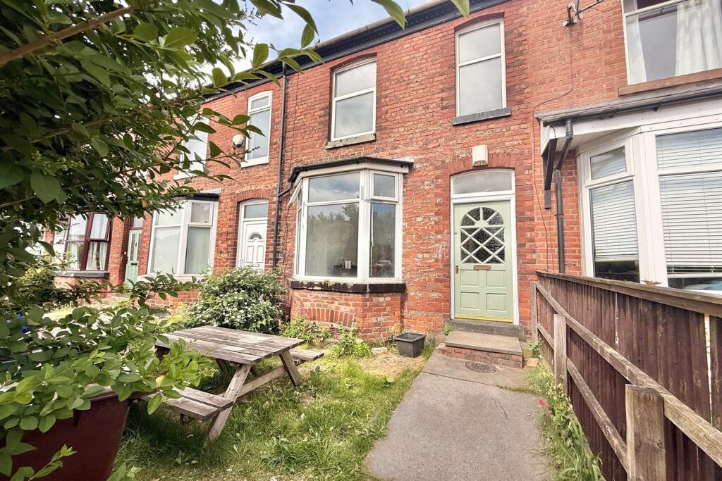 3 bed Mid Terraced House for rent in Stockport. From Gascoigne Halman - Didsbury