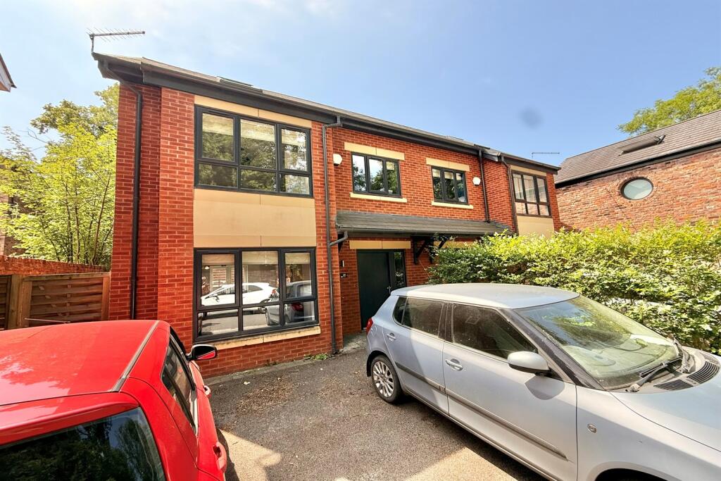 4 bed Semi Detached for rent in Manchester. From Gascoigne Halman - Didsbury 4 bed Semi Detached for rent in Manchester. From Gascoigne Halman - Didsbury