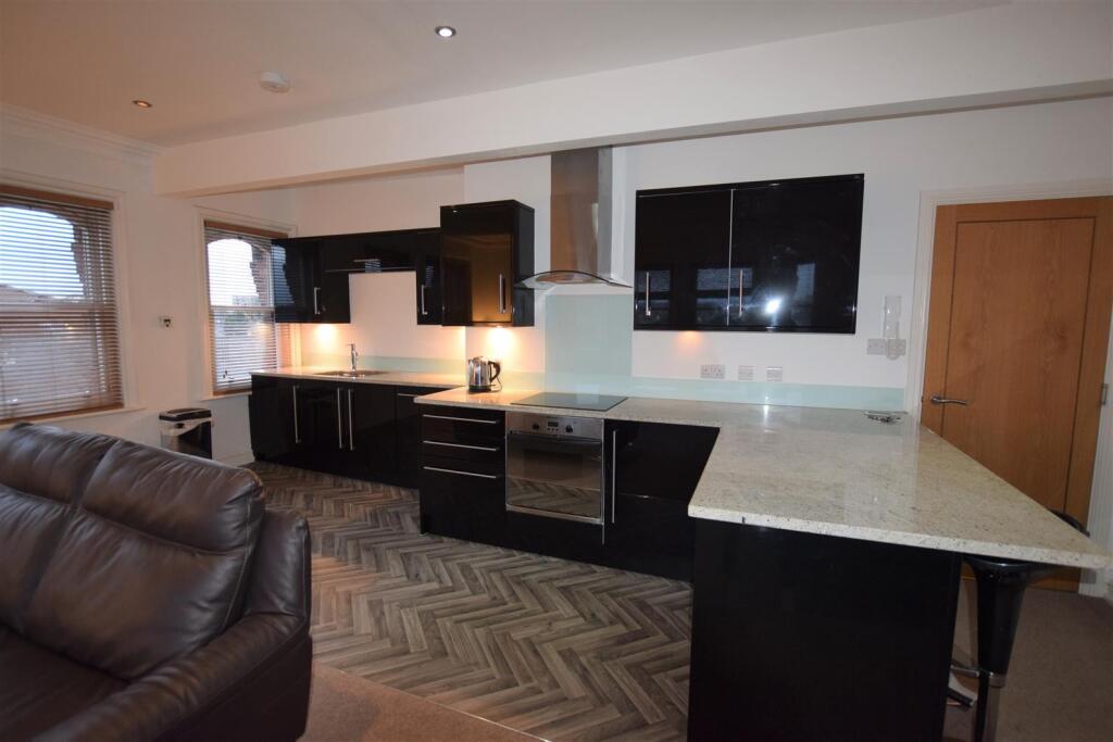 2 bed Apartment for rent in Gatley. From Gascoigne Halman - Didsbury