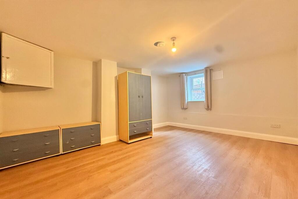2 bed Apartment for rent in Manchester. From Gascoigne Halman - Didsbury