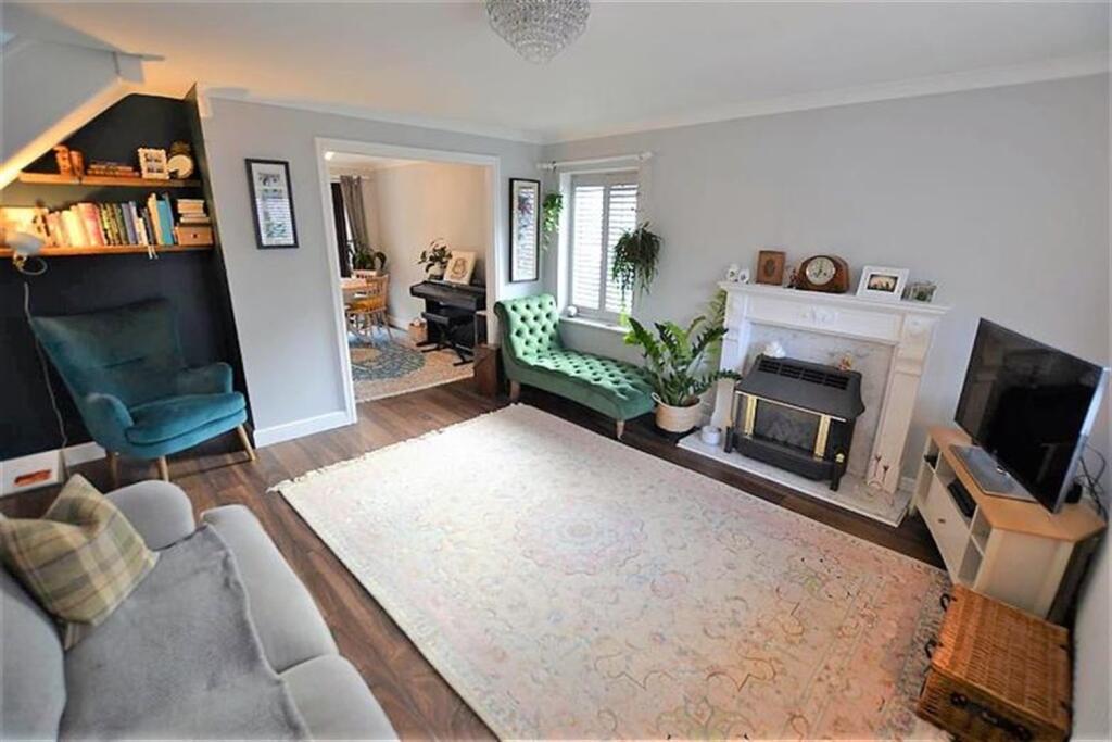 3 bed Detached for rent in Gatley. From Gascoigne Halman - Didsbury 3 bed Detached for rent in Gatley. From Gascoigne Halman - Didsbury