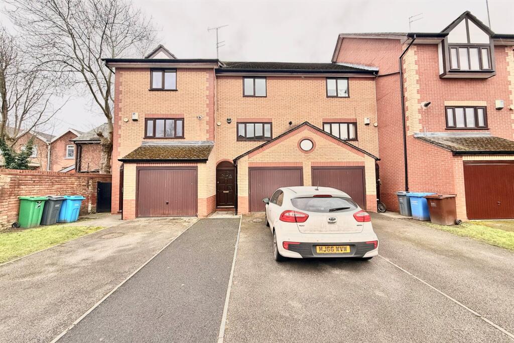 3 bed Town House for rent in Gatley. From Gascoigne Halman - Didsbury
