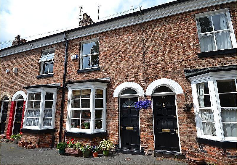 2 bed Mid Terraced House for rent in Gatley. From Gascoigne Halman - Didsbury