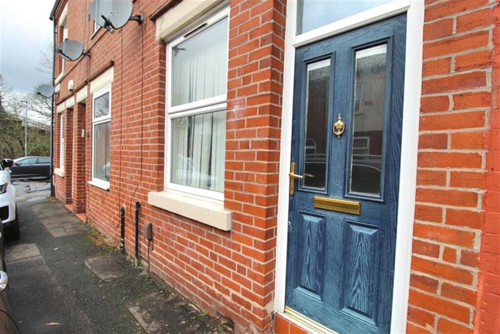 2 bed Mid Terraced House for rent in Manchester. From Gascoigne Halman - Heaton Moor