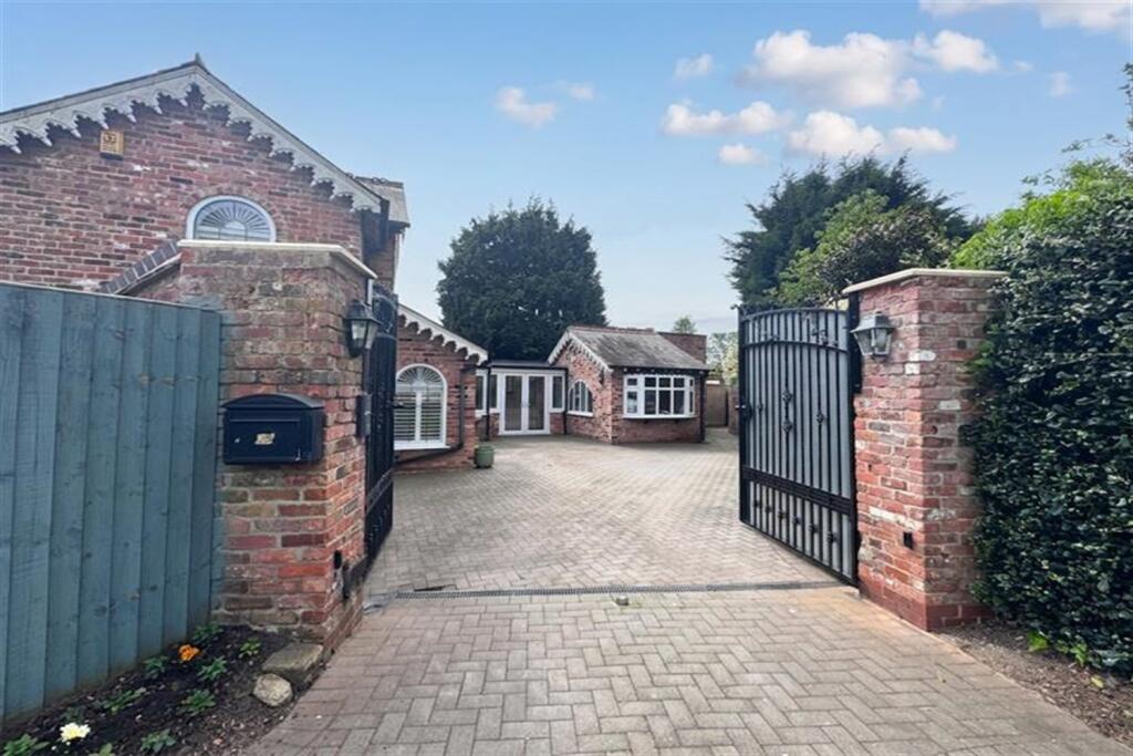 3 bed Detached for rent in Holmes Chapel. From Gascoigne Halman - Knutsford 3 bed Detached for rent in Holmes Chapel. From Gascoigne Halman - Knutsford