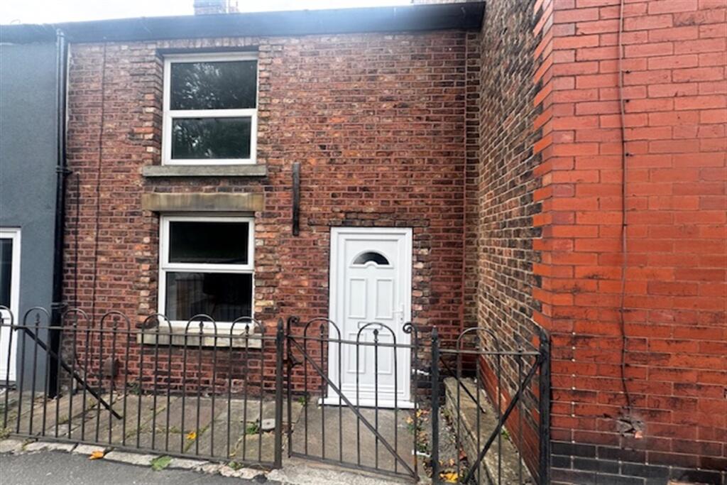 2 bed Mid Terraced House for rent in Macclesfield. From Gascoigne Halman - Macclesfield