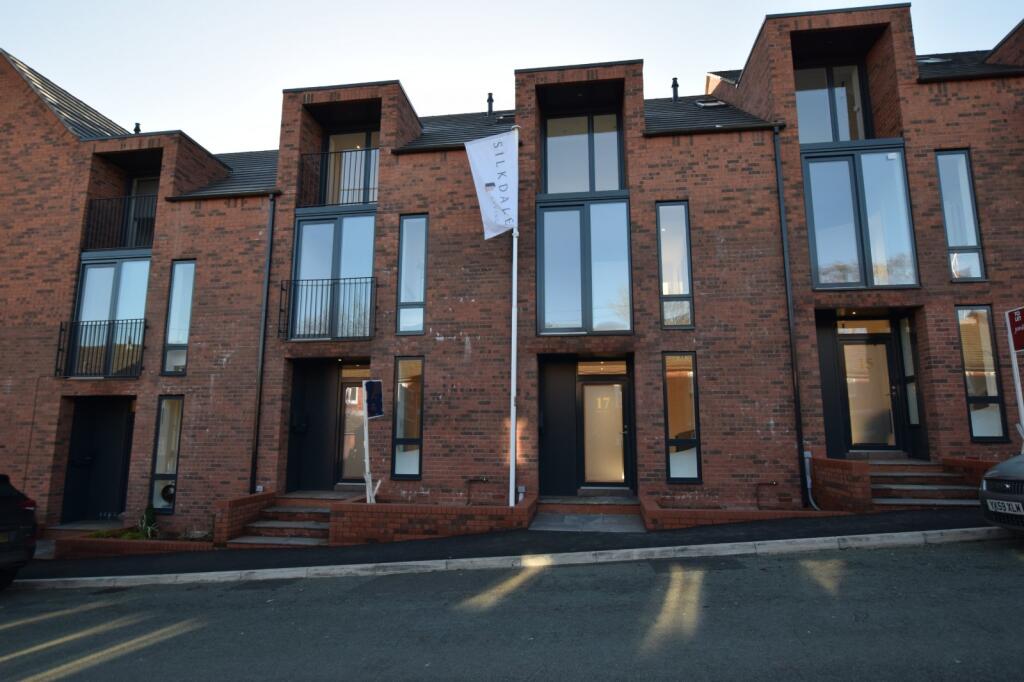 3 bed Mews for rent in Macclesfield. From Gascoigne Halman - Macclesfield