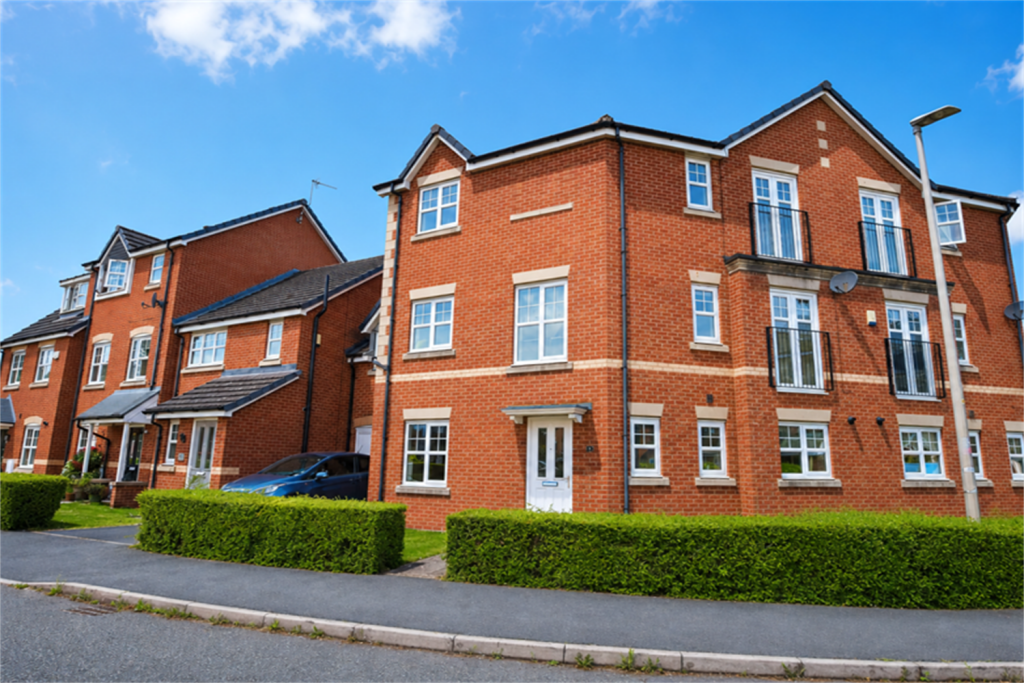 4 bed Town House for rent in Whirley Grove. From Gascoigne Halman - Macclesfield