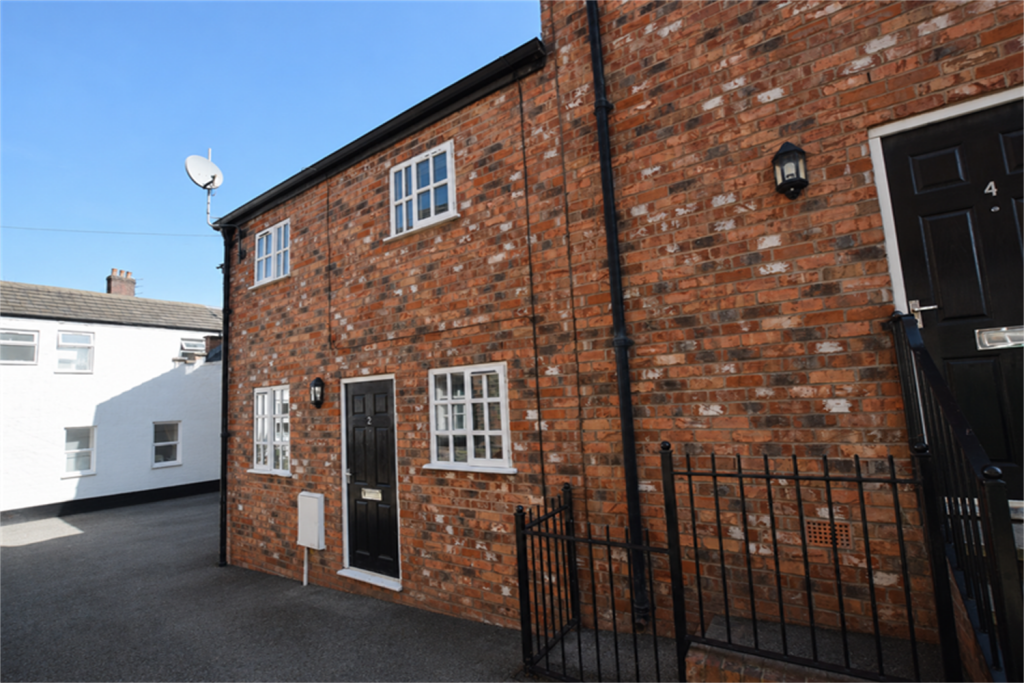 2 bed Mid Terraced House for rent in Macclesfield. From Gascoigne Halman - Macclesfield