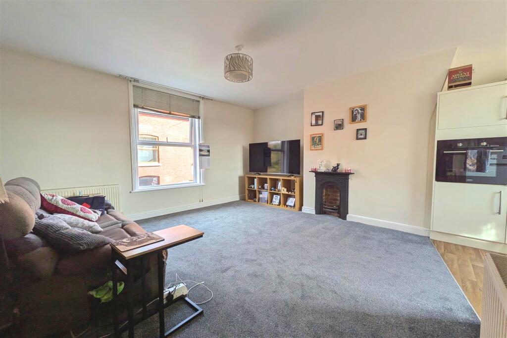 1 bed Apartment for rent in Stockport. From Gascoigne Halman - Marple Bridge