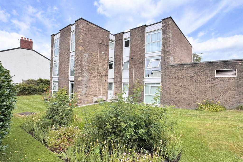 2 bed Apartment for rent in High Lane. From Gascoigne Halman - Marple Bridge