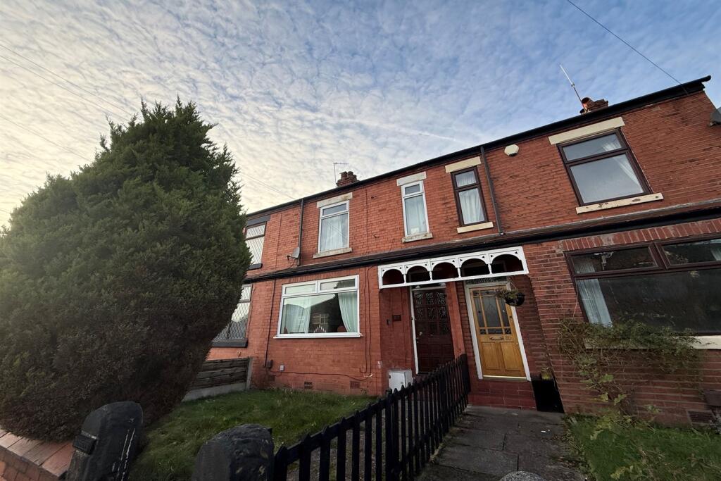 3 bed Mid Terraced House for rent in Altrincham. From Gascoigne Halman - Sale