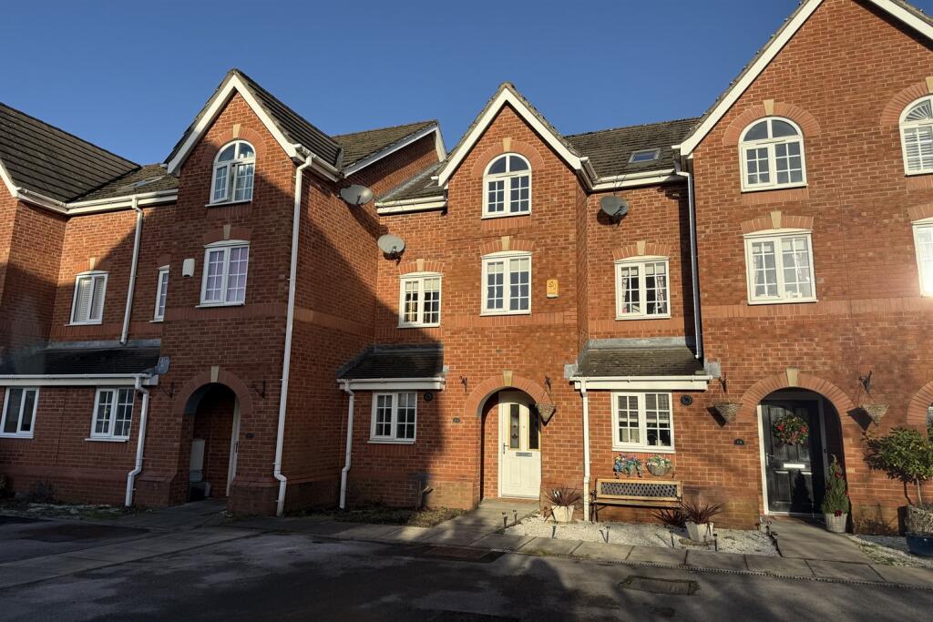 3 bed Town House for rent in Sale. From Gascoigne Halman - Sale