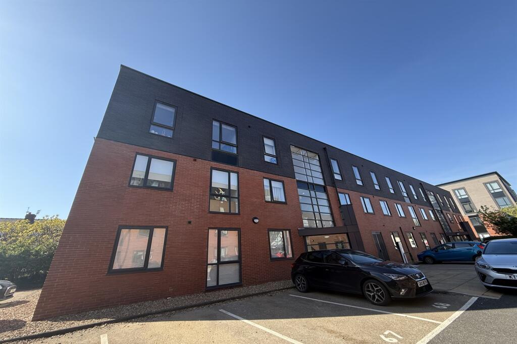 2 bed Apartment for rent in . From Gascoigne Halman - Sale