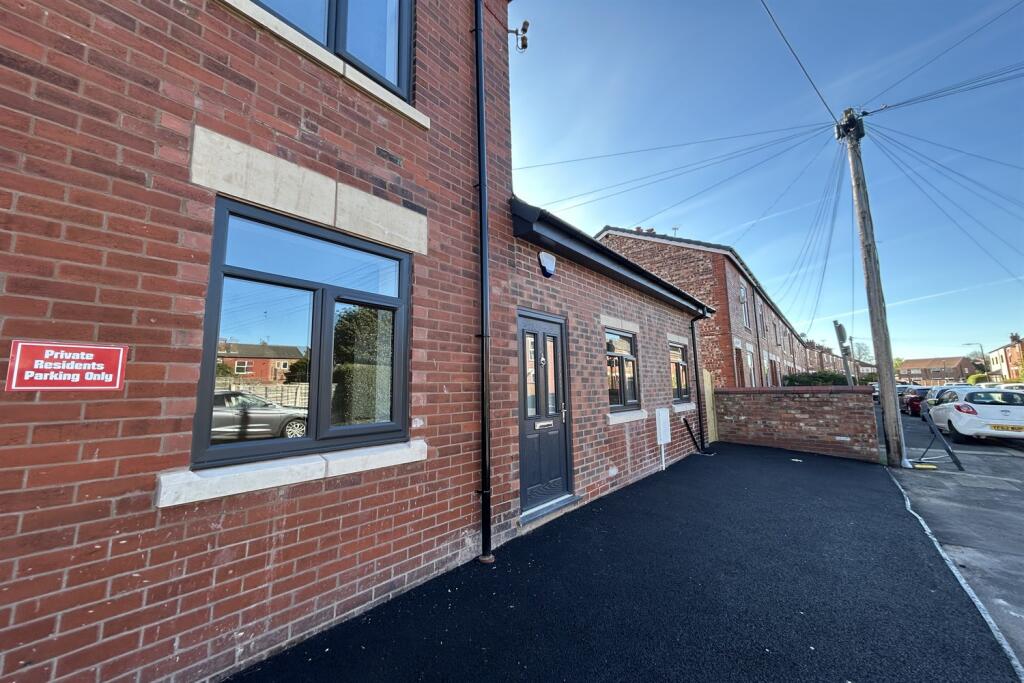 1 bed Apartment for rent in Sale. From Gascoigne Halman - Sale