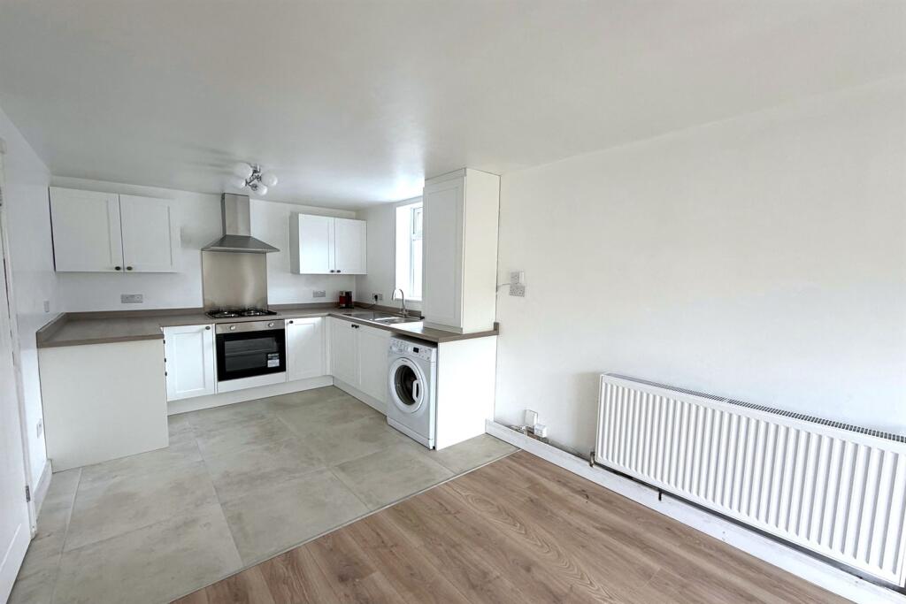 3 bed Semi Detached for rent in Runcorn. From Gascoigne Halman - Stockton Heath 3 bed Semi Detached for rent in Runcorn. From Gascoigne Halman - Stockton Heath