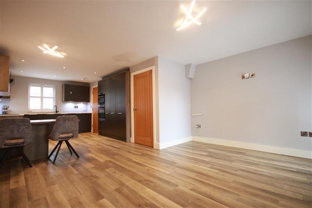 3 bed Mid Terraced House for rent in Wilmslow. From Gascoigne Halman - Wilmslow