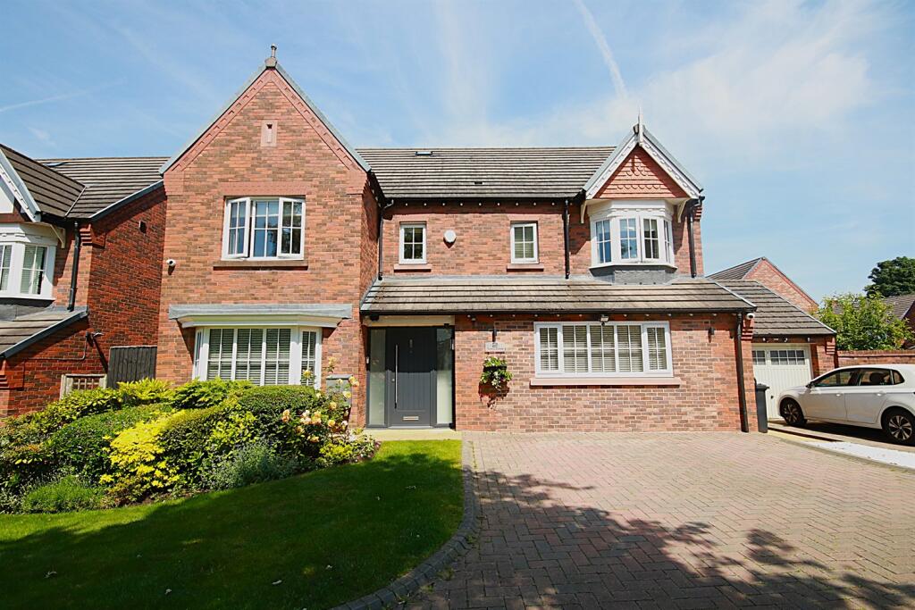 5 bed Detached for rent in Wilmslow. From Gascoigne Halman - Wilmslow