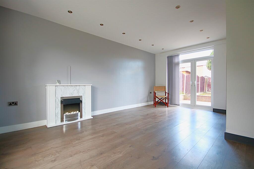 3 bed Mid Terraced House for rent in Handforth. From Gascoigne Halman - Wilmslow 3 bed Mid Terraced House for rent in Handforth. From Gascoigne Halman - Wilmslow