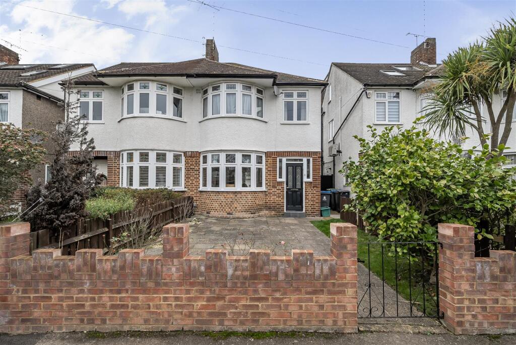 3 bed Semi Detached for rent in Kingston upon Thames. From Gibson Lane - Kingston Upon Thames - Sales & Lettings