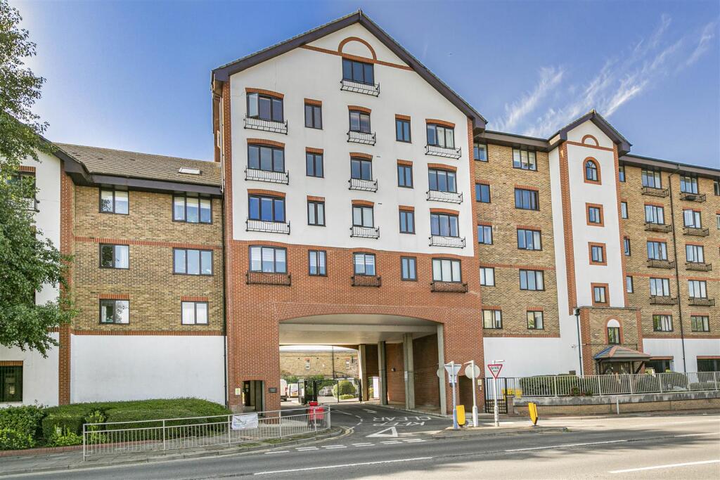 1 bed 1st Floor Flat for rent in Kingston upon Thames. From Gibson Lane - Kingston Upon Thames - Sales & Lettings