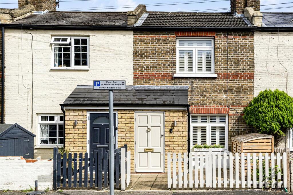 2 bed Mid Terraced House for rent in Kingston upon Thames. From Gibson Lane - Kingston Upon Thames - Sales & Lettings 2 bed Mid Terraced House for rent in Kingston upon Thames. From Gibson Lane - Kingston Upon Thames - Sales & Lettings