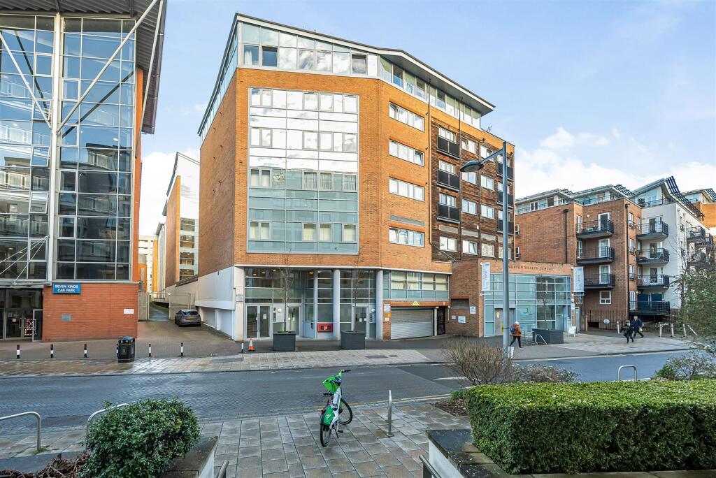 1 bed Apartment for rent in Kingston upon Thames. From Gibson Lane - Kingston Upon Thames - Sales & Lettings 1 bed Apartment for rent in Kingston upon Thames. From Gibson Lane - Kingston Upon Thames - Sales & Lettings