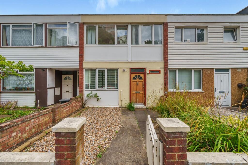 6 bed Mid Terraced House for rent in London. From Gibson Lane - Kingston Upon Thames - Sales & Lettings