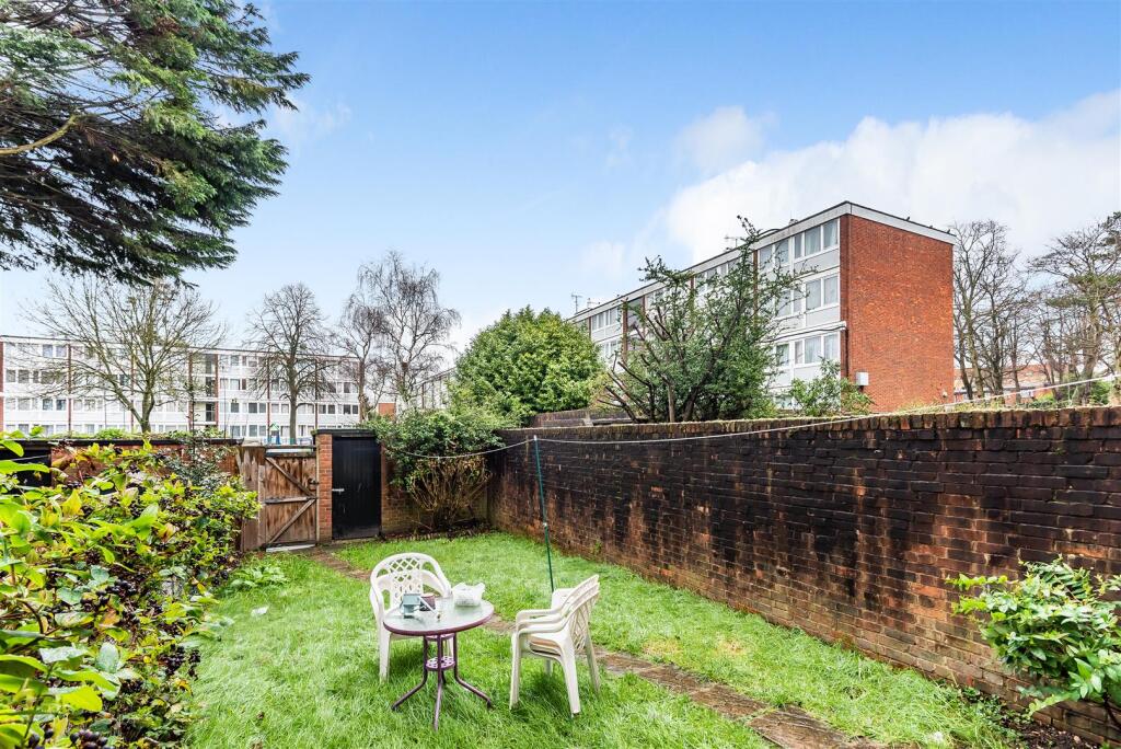 4 bed Annexe for rent in Putney. From Gibson Lane - Kingston Upon Thames - Sales & Lettings 4 bed Annexe for rent in Putney. From Gibson Lane - Kingston Upon Thames - Sales & Lettings
