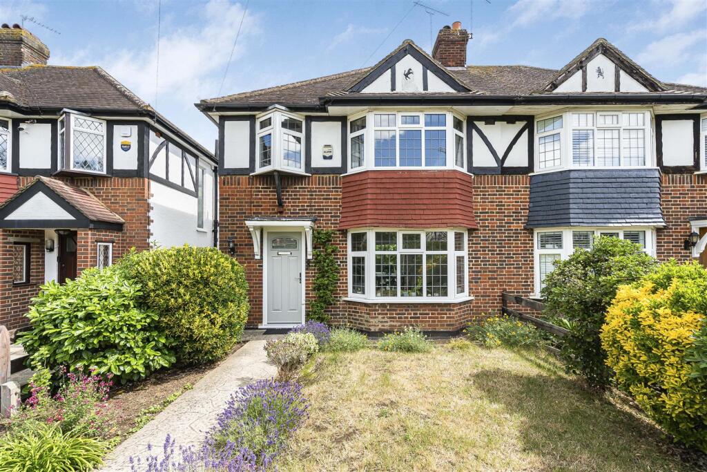 3 bed Semi Detached for rent in Kingston upon Thames. From Gibson Lane - Kingston Upon Thames - Sales & Lettings 3 bed Semi Detached for rent in Kingston upon Thames. From Gibson Lane - Kingston Upon Thames - Sales & Lettings