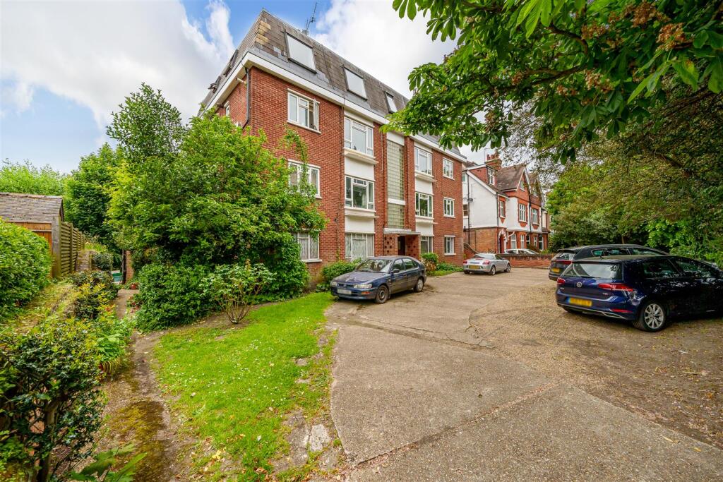 2 bed 1st Floor Flat for rent in Kingston upon Thames. From Gibson Lane - Kingston Upon Thames - Sales & Lettings 2 bed 1st Floor Flat for rent in Kingston upon Thames. From Gibson Lane - Kingston Upon Thames - Sales & Lettings