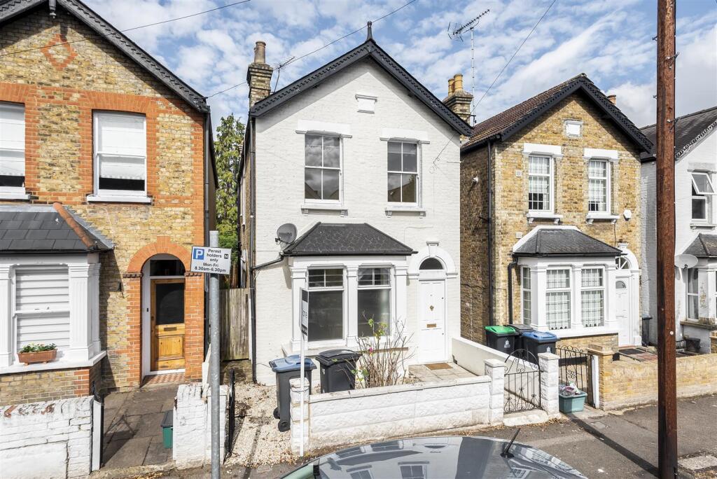 3 bed Detached for rent in Kingston upon Thames. From Gibson Lane - Kingston Upon Thames - Sales & Lettings 3 bed Detached for rent in Kingston upon Thames. From Gibson Lane - Kingston Upon Thames - Sales & Lettings