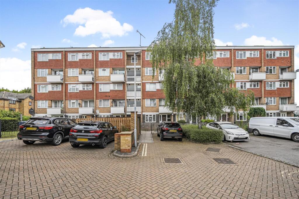 3 bed 1st Floor Flat for rent in Kingston upon Thames. From Gibson Lane - Kingston Upon Thames - Sales & Lettings