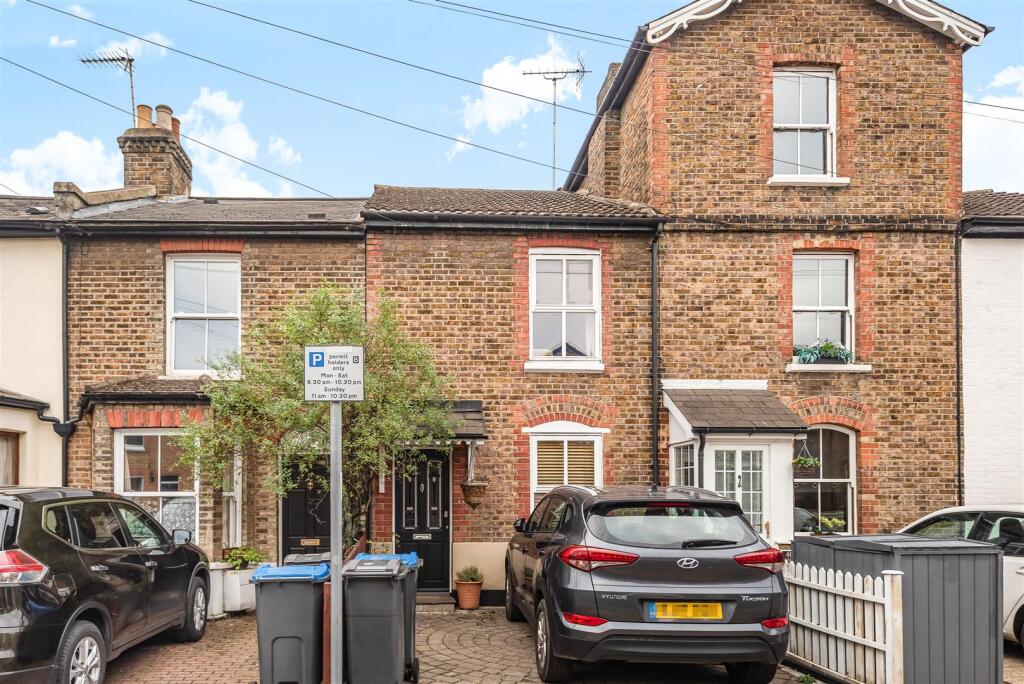 2 bed Mid Terraced House for rent in Kingston upon Thames. From Gibson Lane - Kingston Upon Thames - Sales & Lettings