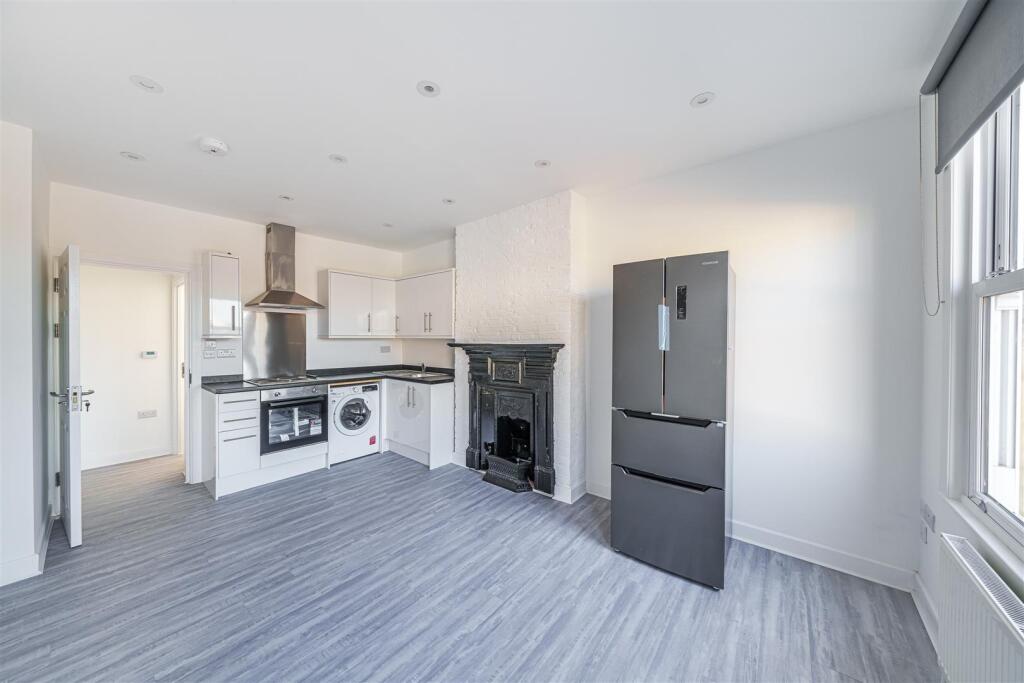 2 bed 1st Floor Flat for rent in Kingston upon Thames. From Gibson Lane - Kingston Upon Thames - Sales & Lettings