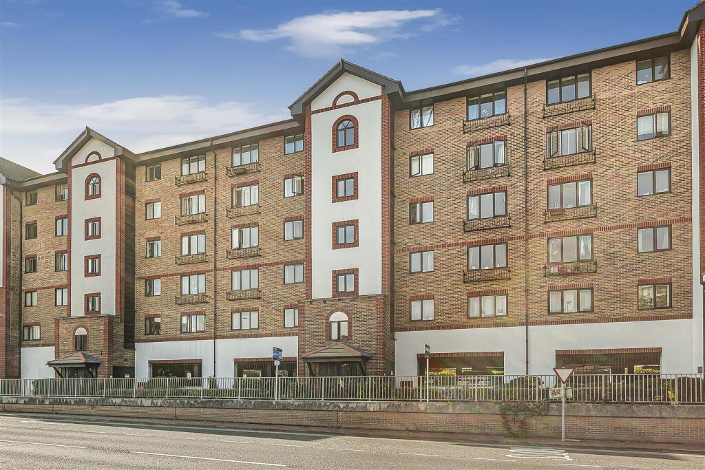 2 bed 1st Floor Flat for rent in Kingston upon Thames. From Gibson Lane - Kingston Upon Thames - Sales & Lettings